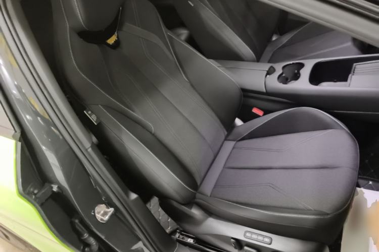 Used Volkswagen ID.UNYX 2025 Pure Model Right Front Seat