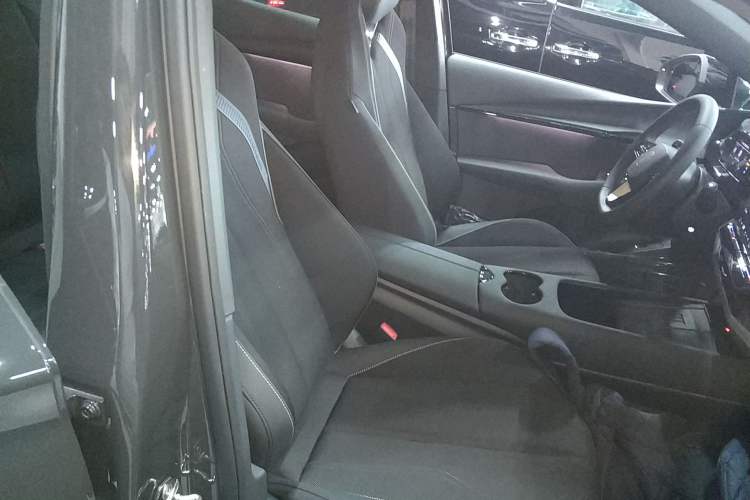 Used Volkswagen ID.UNYX 2025 Pro model Right Front Seat