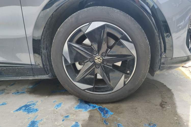 Used Volkswagen ID.UNYX 2025 Pure Model Right Front Wheel Hub