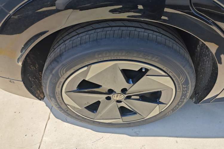 Used Volkswagen ID.UNYX 2025 Pure Model Right Rear Wheel Hub