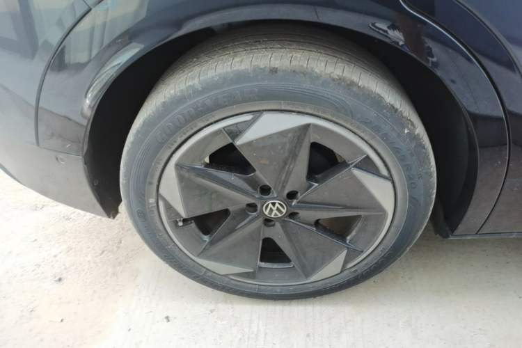 Used Volkswagen ID.UNYX 2025 Pure Model Right Rear Wheel Hub