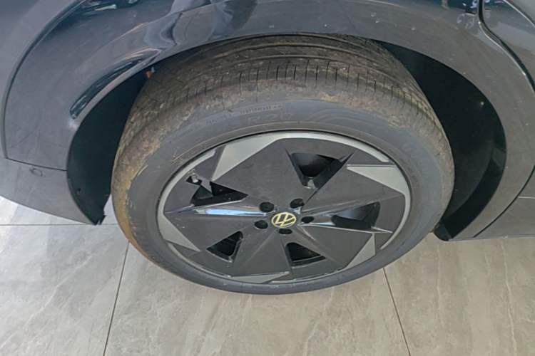 Used Volkswagen ID.UNYX 2025 Pure Model Right Rear Wheel Hub