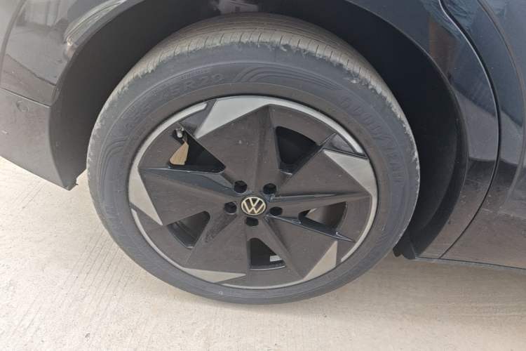 Used Volkswagen ID.UNYX 2025 Pure Model Right Rear Wheel Hub