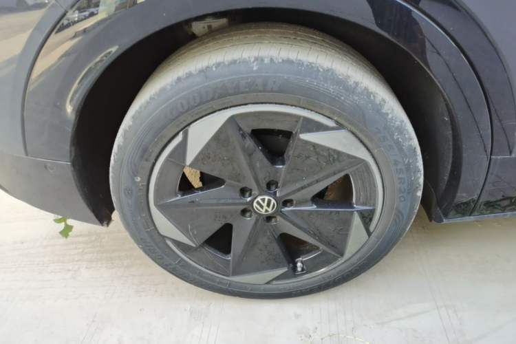 Used Volkswagen ID.UNYX 2025 Pure Model Right Rear Wheel Hub