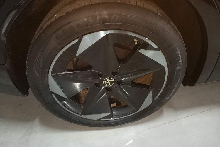 Used Volkswagen ID.UNYX 2025 Pro model Right Rear Wheel Hub