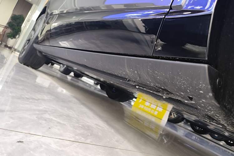 Used Volkswagen ID.UNYX 2025 Pure Model Right Side Sill