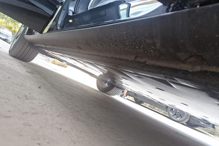 Used Volkswagen ID.UNYX 2025 Pure Model Right Side Sill