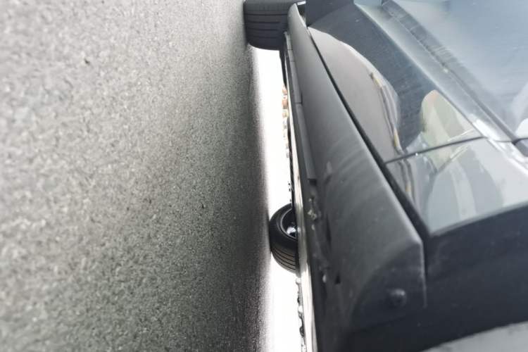 Used Volkswagen ID.UNYX 2025 Pure Model Right Side Sill