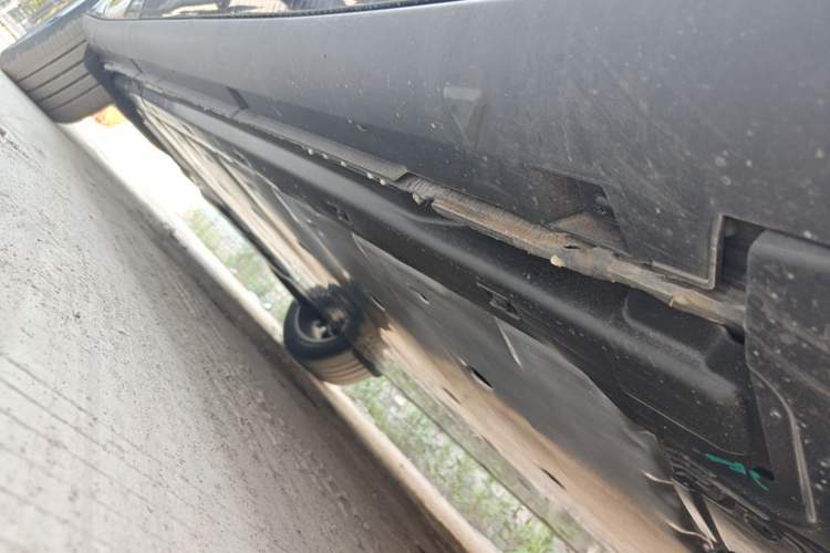 Used Volkswagen ID.UNYX 2025 Pure Model Right Side Sill