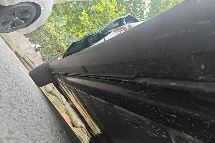 Used Volkswagen ID.UNYX 2025 Pure Model Right Side Sill