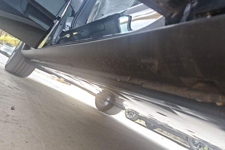 Used Volkswagen ID.UNYX 2025 Pure Model Right Side Sill
