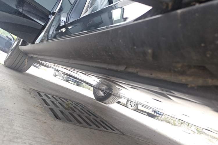 Used Volkswagen ID.UNYX 2025 Pure Model Right Side Sill