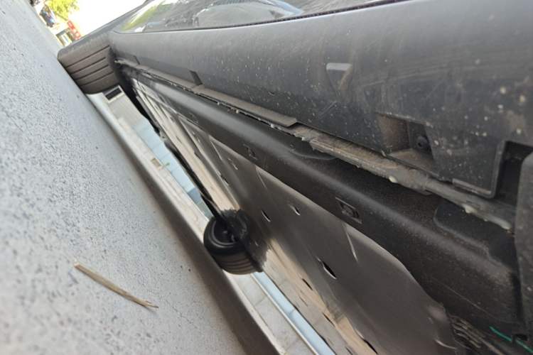 Used Volkswagen ID.UNYX 2025 Pure Model Right Side Sill