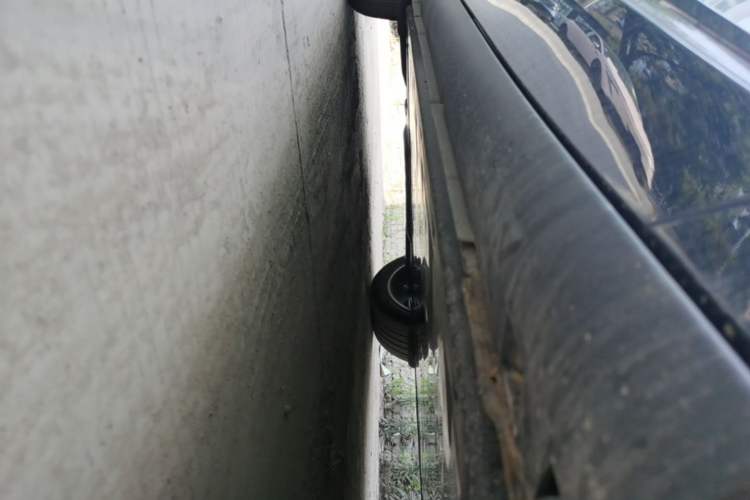 Used Volkswagen ID.UNYX 2025 Pure Model Right Side Sill