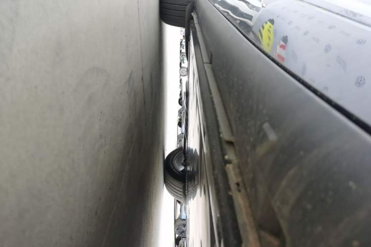 Used Volkswagen ID.UNYX 2025 Pure Model Right Side Sill