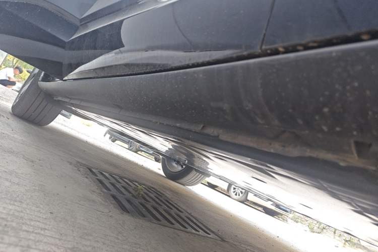 Used Volkswagen ID.UNYX 2025 Pure Model Right Side Sill