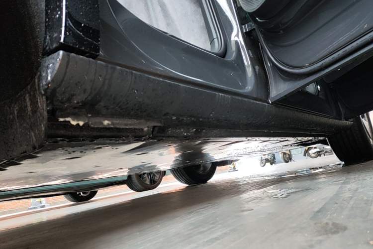 Used Volkswagen ID.UNYX 2025 Pure Model Right Side Sill
