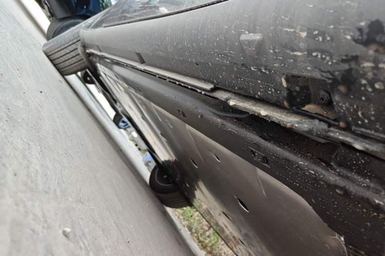 Used Volkswagen ID.UNYX 2025 Pure Model Right Side Sill