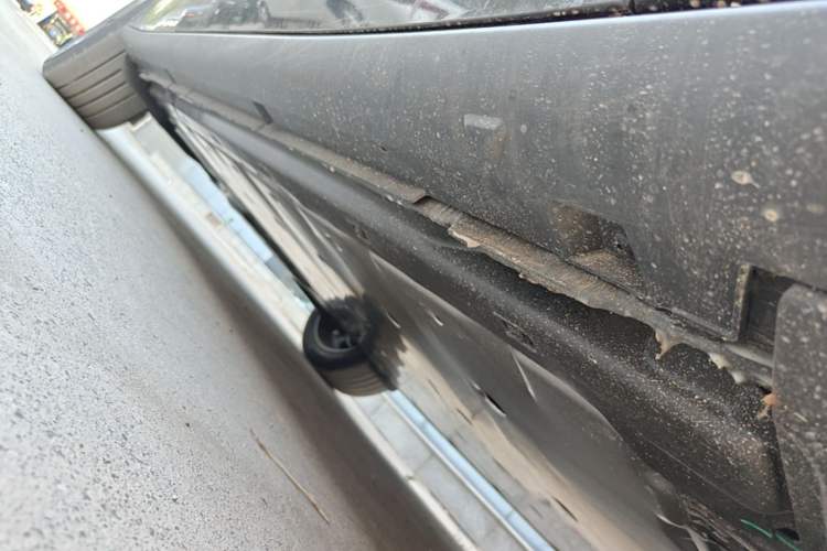 Used Volkswagen ID.UNYX 2025 Pure Model Right Side Sill