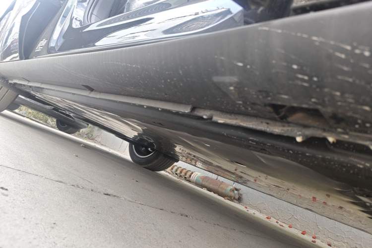 Used Volkswagen ID.UNYX 2025 Pure Model Right Side Sill