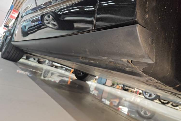 Used Volkswagen ID.UNYX 2025 Pure Model Right Side Sill