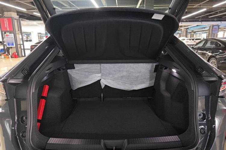 Used Volkswagen ID.UNYX 2025 Pro model Trunk