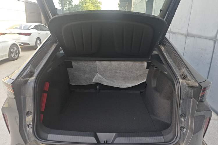 Used Volkswagen ID.UNYX 2025 Pure Model Trunk