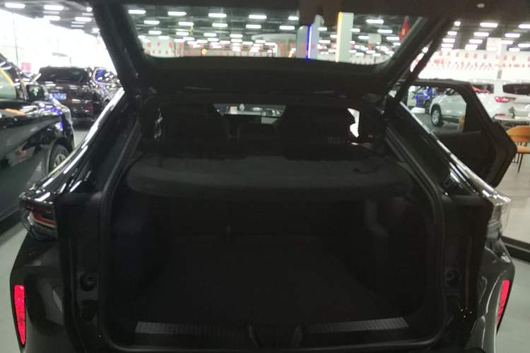 Used Volkswagen ID.UNYX 2025 Pro model Trunk