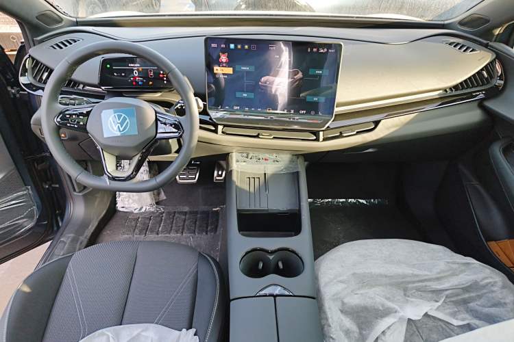 Used Volkswagen ID.UNYX 2025 Pure Model Center Console