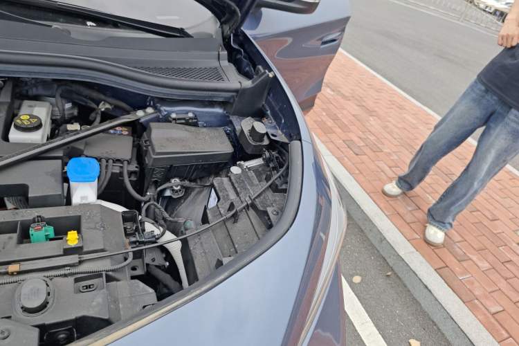 Used Volkswagen ID.UNYX 2025 Pure Model Engine Bay Left