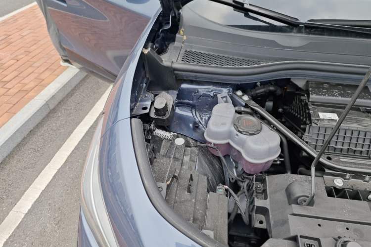 Used Volkswagen ID.UNYX 2025 Pure Model Engine Bay Right