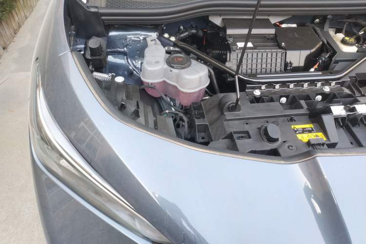 Used Volkswagen ID.UNYX 2025 Ultra Model Engine Bay Right