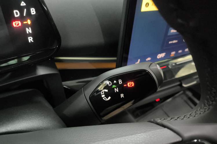 Used Volkswagen ID.UNYX 2025 Pro model Gear Lever