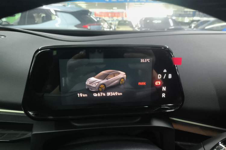 Used Volkswagen ID.UNYX 2025 Pro model Instrument Cluster