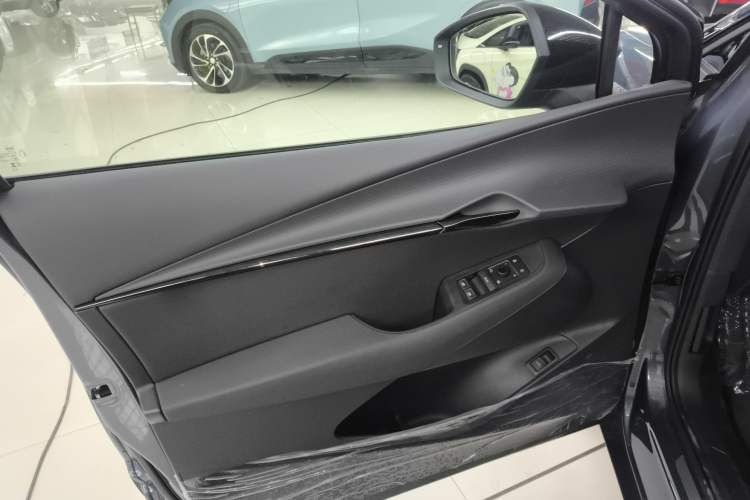Used Volkswagen ID.UNYX 2025 Pro model Left Front Door Interior
