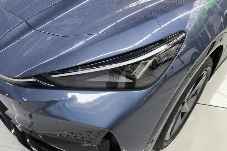 Used Volkswagen ID.UNYX 2025 Pro model Left Front Headlight