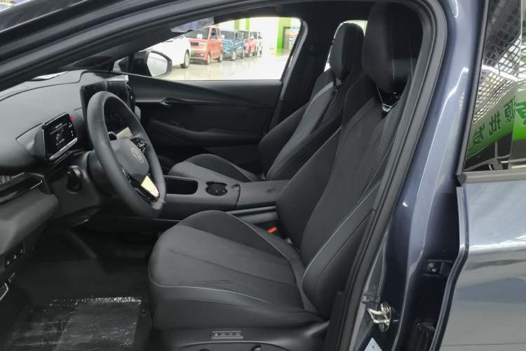 Used Volkswagen ID.UNYX 2025 Pro model Left Front Seat