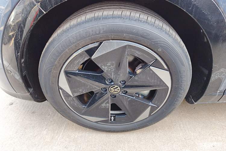 Used Volkswagen ID.UNYX 2025 Pure Model Left Front Wheel Hub