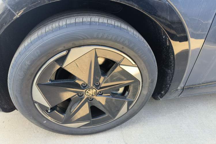 Used Volkswagen ID.UNYX 2025 Pure Model Left Front Wheel Hub