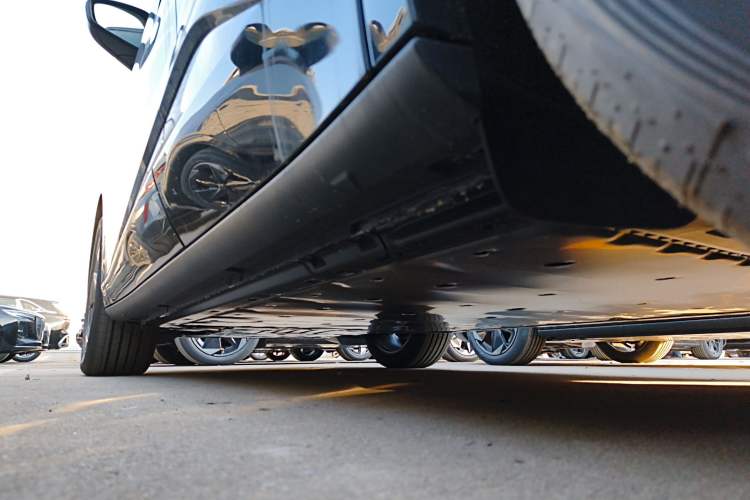 Used Volkswagen ID.UNYX 2025 Pure Model Left Side Sill