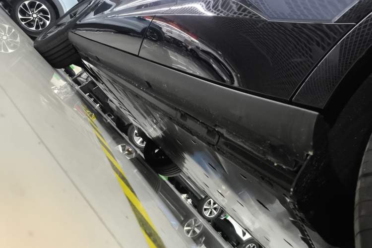 Used Volkswagen ID.UNYX 2025 Pro model Left Side Sill