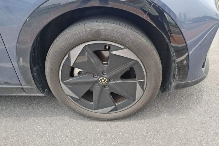 Used Volkswagen ID.UNYX 2025 Pure Model Right Front Wheel Hub