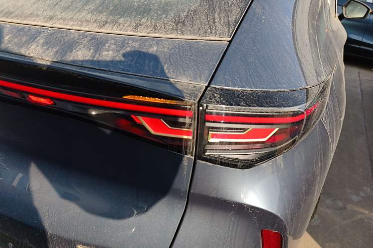 Used Volkswagen ID.UNYX 2025 Pure Model Right Rear Taillight