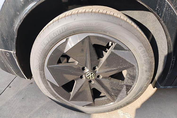 Used Volkswagen ID.UNYX 2025 Pure Model Right Rear Wheel Hub