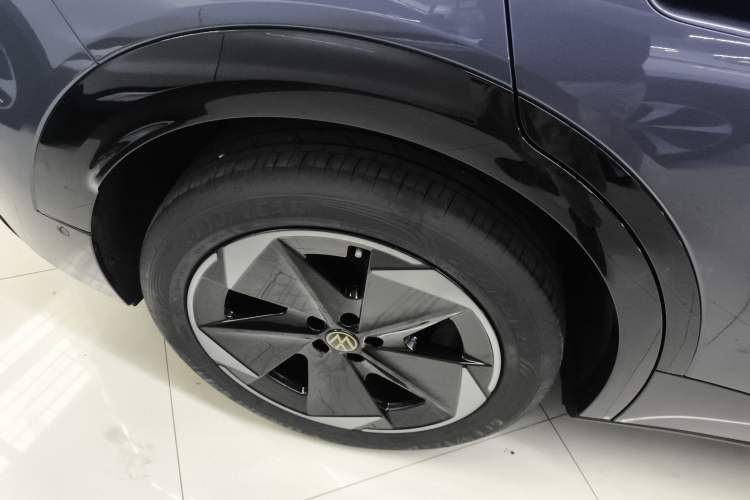 Used Volkswagen ID.UNYX 2025 Pro model Right Rear Wheel Hub