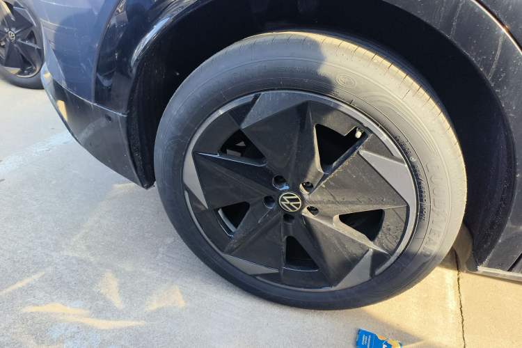 Used Volkswagen ID.UNYX 2025 Pure Model Right Rear Wheel Hub