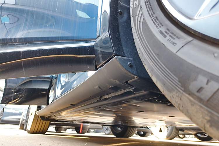 Used Volkswagen ID.UNYX 2025 Pure Model Right Side Sill