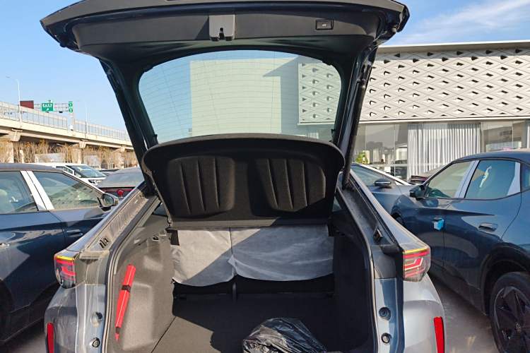 Used Volkswagen ID.UNYX 2025 Pure Model Trunk