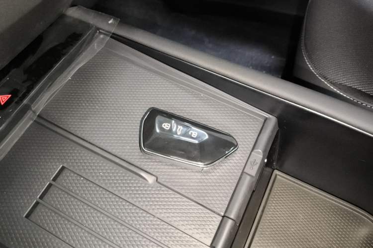 Used Volkswagen ID.UNYX 2025 Pro model Vehicle Key