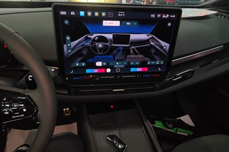 Used Volkswagen ID.UNYX 2025 Pro model Audio And AC Panel